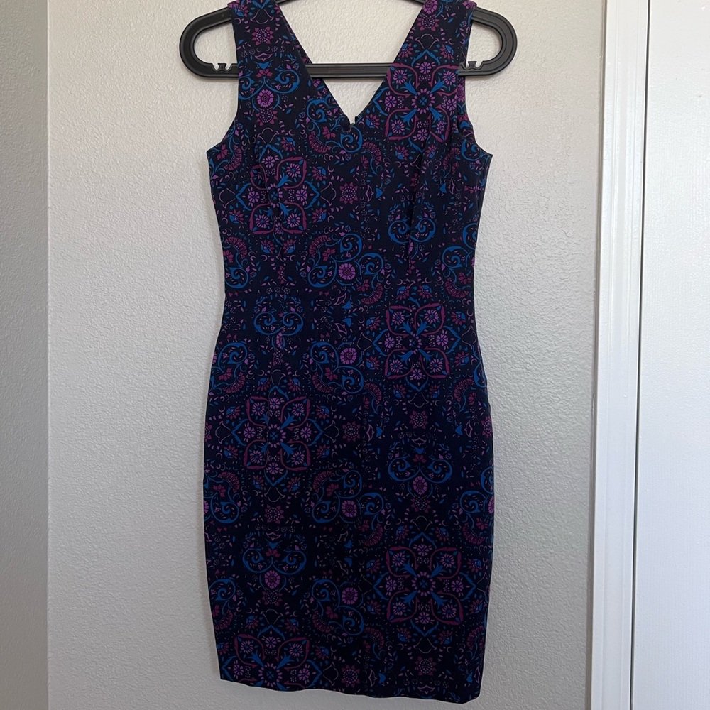 BANANA REPUBLIC SIZE 0 FORM FITTING DRESS